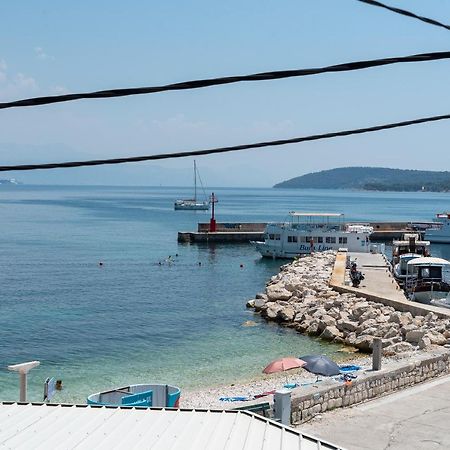 Beach Apartman Marela สลาทิเน ภายนอก รูปภาพ