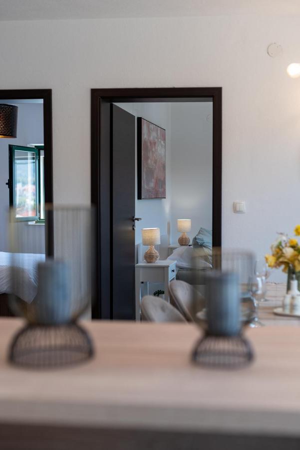 Beach Apartman Marela สลาทิเน ภายนอก รูปภาพ