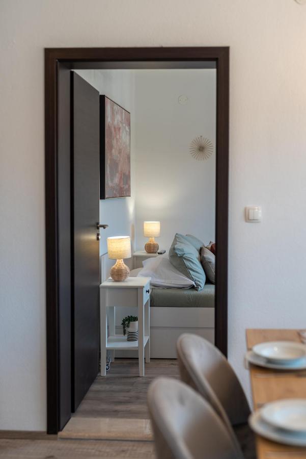 Beach Apartman Marela สลาทิเน ภายนอก รูปภาพ