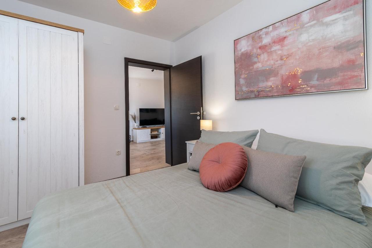 Beach Apartman Marela สลาทิเน ภายนอก รูปภาพ
