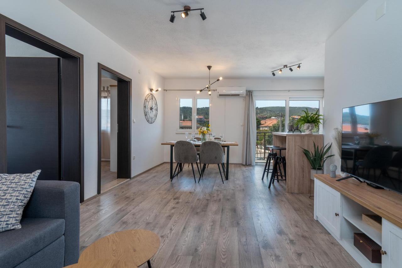 Beach Apartman Marela สลาทิเน ภายนอก รูปภาพ