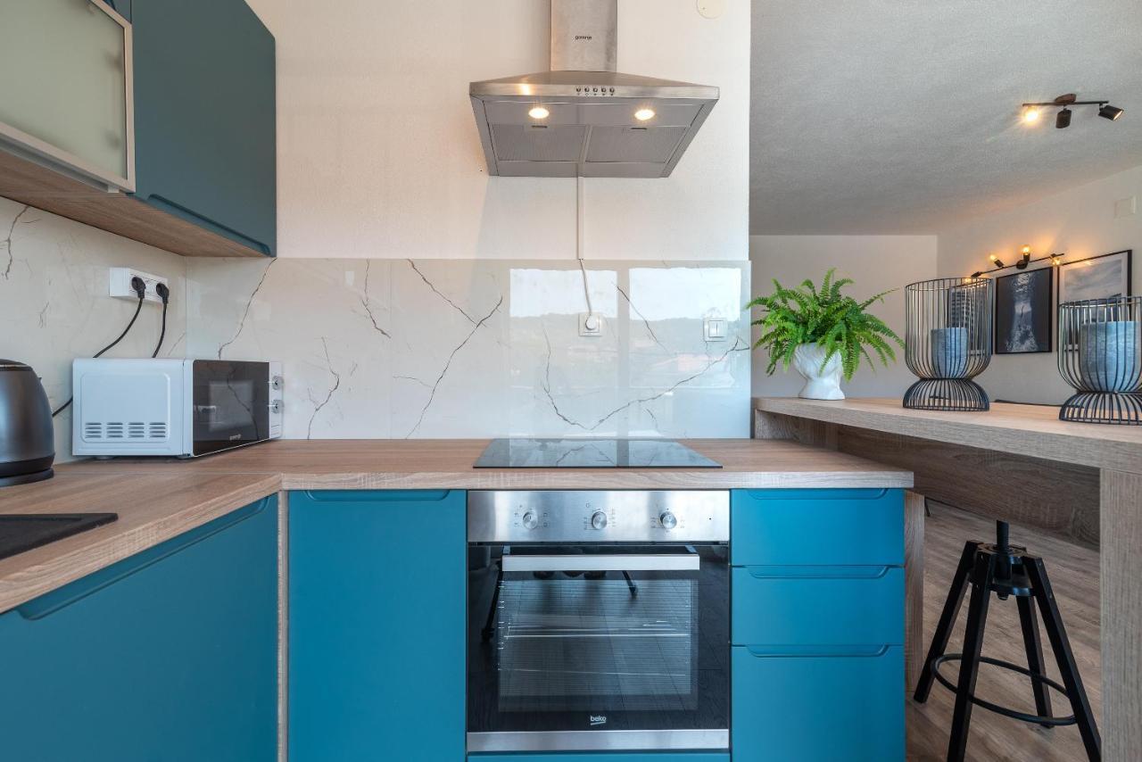 Beach Apartman Marela สลาทิเน ภายนอก รูปภาพ