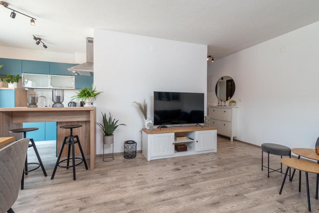 Beach Apartman Marela สลาทิเน ภายนอก รูปภาพ